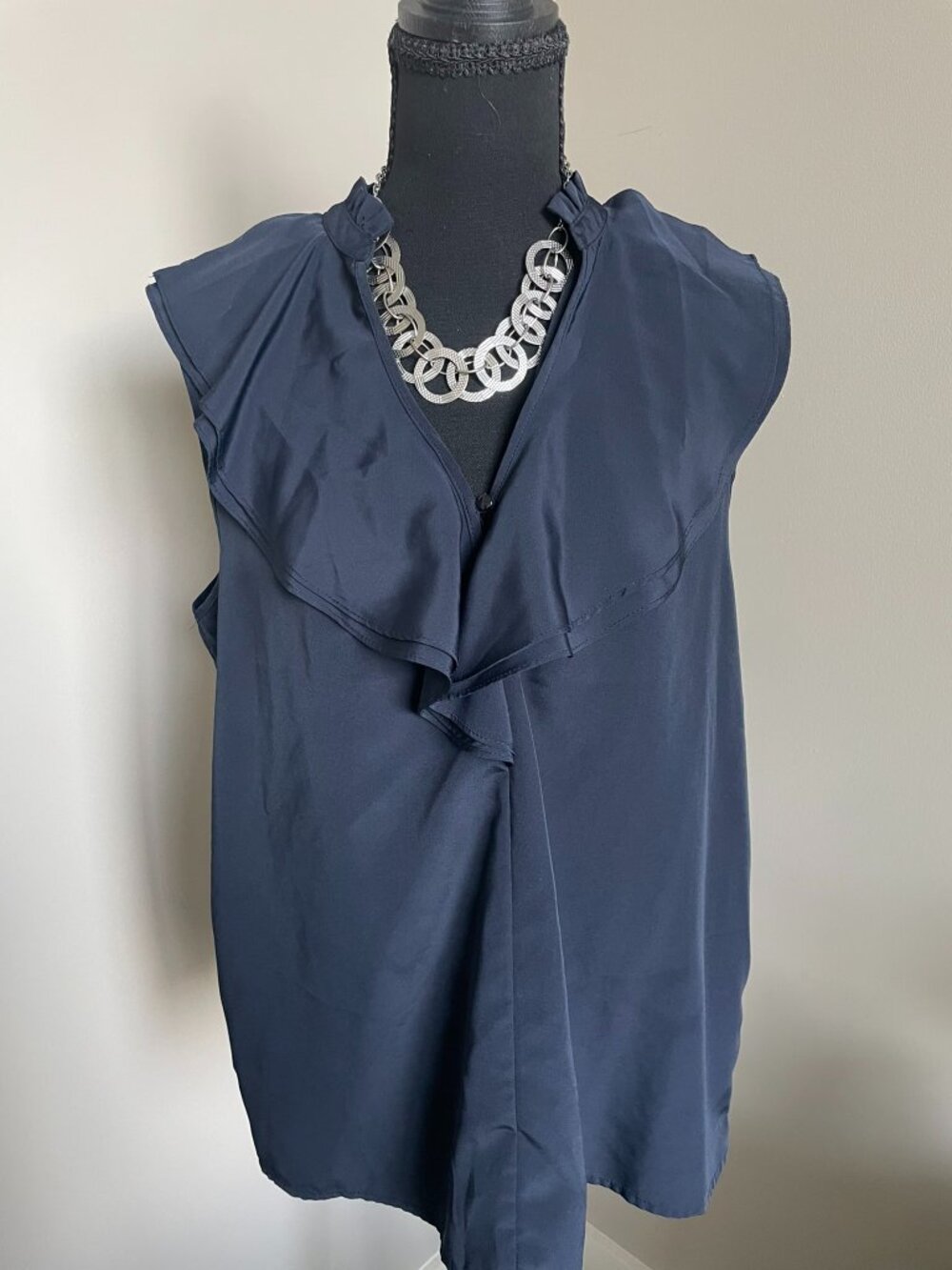 Apt. 9 Navy Ruffle Sleeveless Blouse – Soft Drape